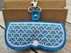 Étui à lunettes fait main, tissu belge, cadeau pratique et local / Handgemaakte brillenhoes met Belgisch stofje, lokaal en handig / Handmade glasses case in Belgian fabric, local and practical