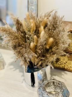 Bouquet de fleurs séchées tons naturels – style champêtre – parfait pour une déco intérieure apaisante / Landelijk droogbloemenboeket – neutrale tinten – rustgevend interieurstuk / Rustic dried flower bouquet – neutral colors – perfect calming decor accent