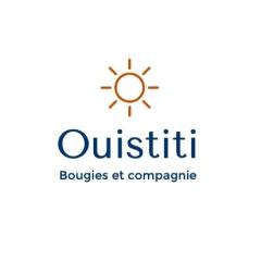 Logo lumineux et joyeux de Ouistiti Bougies, marque belge artisanale. Il incarne l’esprit positif, local et responsable de Mathilde et Antoine : des bougies qui font sourire et réchauffent les cœurs. / Logo van Ouistiti Bougies, Belgische ambachtelijke kaarsen. Symbool van warmte, vrolijkheid en lokaal vakmanschap. / Logo of Ouistiti Bougies, Belgian handmade candle brand spreading warmth, light, and smiles through artisanal quality.