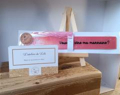 Coffret surprise « Veux-tu être ma marraine ? » à message doux et design épuré / Verrassingsdoosje “Wil je mijn meter zijn?” met lief berichtje en minimalistisch design / Surprise box “Will you be my godmother?” with sweet message and minimalist design