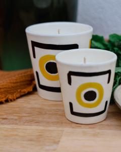 Bougie florissante au bois de cèdre & élémi, à faire pousser après usage – pot réutilisable, étiquette à planter / Bloeiende kaars met cederhout & elemi – herbruikbare pot en plantbare wikkel / Blooming candle with cedarwood & elemi – reusable pot and plantable label