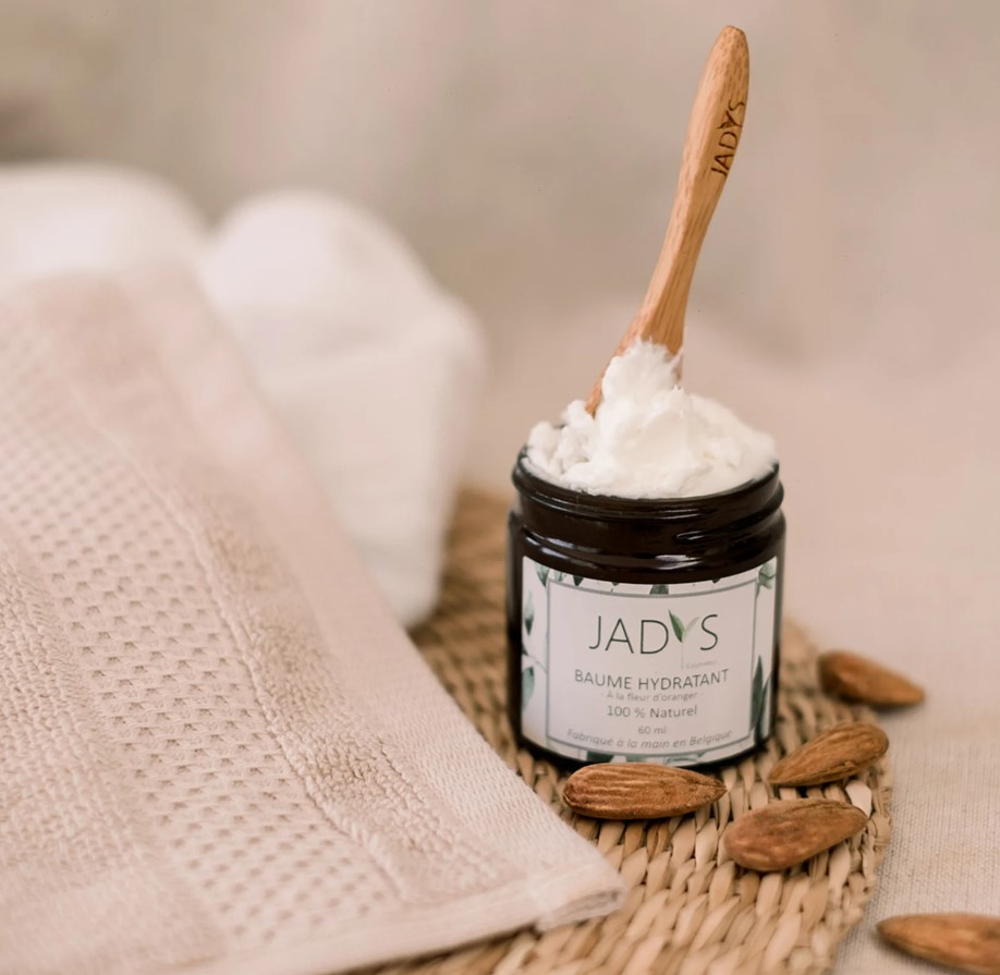 Baume hydratant fouetté Ylang-Ylang Jadys Cosmetics – présentation cosy / Whipped moisturizing balm Ylang-Ylang Jadys Cosmetics – cozy setting / Ylang-Ylang whipped balm Jadys Cosmetics – gezellige sfeer