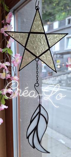 Attrape-rêve artisanal en forme d’étoile avec plume – déco bohème pour chambre enfant / Handgemaakt dromenvanger in stervorm met veertje – voor kinderkamer / Handmade star-shaped dreamcatcher with feather – boho décor for kids' room