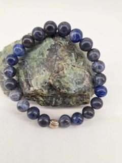 Bracelet perles naturelles 8 mm en sodalite – apaisement, clarté mentale et ancrage / Armband met 8 mm sodalietstenen – rust en mentale helderheid / Sodalite bracelet 8 mm – calming energy and mental clarity