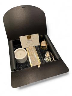 Coffret “Nuit d’Orient” – bougies et bien-être aux notes de santal, iris et cèdre – fabrication artisanale belge / Nacht van het Oosten geschenkbox – met sandelhout, iris & ceder – Belgisch handgemaakt / Oriental Night gift set – sandalwood, iris & cedar – handcrafted wellness by Belgian artisans