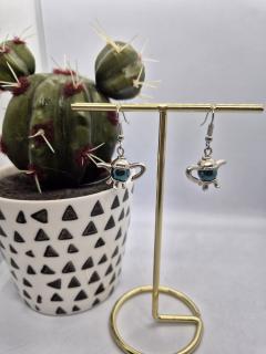 Boucles d’oreilles théière – bijou fantaisie original à offrir aux amatrices de thé / Oorbellen in theepotvorm – grappig cadeau voor theeliefhebbers / Teapot earrings – fun and quirky handmade gift for tea lovers
