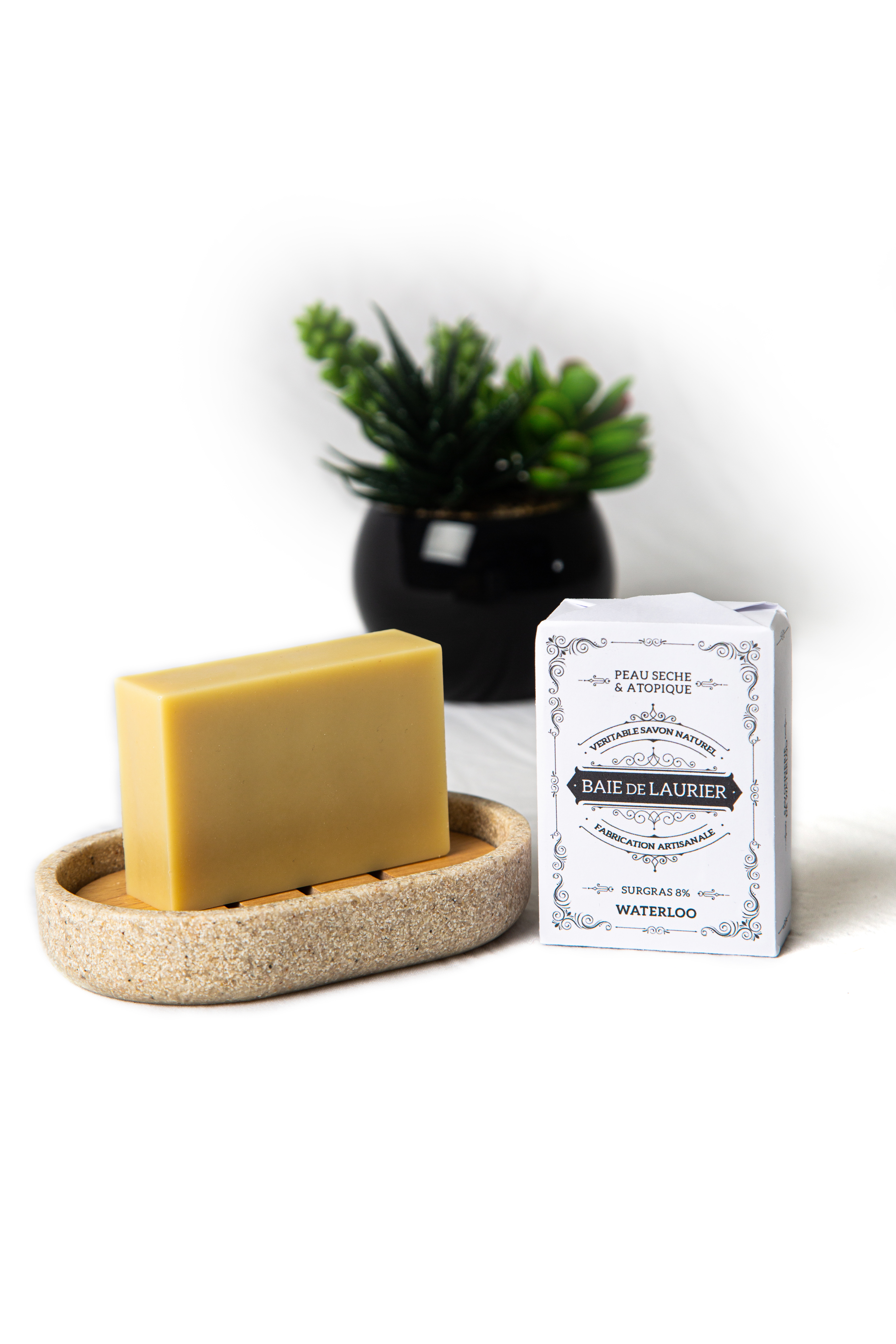 Savon surgras à la baie de laurier – douceur et tradition au naturel / Natuurlijke laurierbeszeep – zacht voor de huid en traditioneel gemaakt / Laurel berry soap – gentle, traditional & natural care
