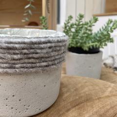 Bougie artisanale grand format Côté Béton – pot en béton fait main, cire végétale parfumée, cadeau déco cocooning / Grote handgemaakte kaars van Côté Béton – geurige plantaardige was in betonnen pot / Large handmade candle by Côté Béton – scented natural wax in artisanal concrete pot, ideal gift