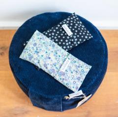 Masque relax en tissu et jean – accessoire bien-être artisanal, pour méditation ou repos visuel / Relaxmasker in katoen en denim – handgemaakt voor ontspanning / Relax mask in cotton and denim – handmade for meditation or eyestrain relief