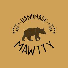 Logo Mawtty Handmade, artisan menuisier belge spécialisé en créations bois massif faites main en Belgique, artisan vérifié sur wimzzi.com, marketplace belge de référence pour l’artisanat local authentique / Logo Mawtty Handmade, Belgische houtambachtsman gespecialiseerd in handgemaakte massief houten creaties, geverifieerde artisan op wimzzi.com / Mawtty Handmade logo, Belgian wood artisan specializing in handmade solid wood creations, verified artisan on wimzzi.com, Belgian marketplace for authentic craftsmanship