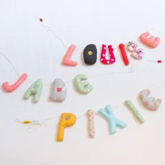 Guirlande prénom en tissu – décoration personnalisée pour chambre bébé, cadeau de naissance / Gepersonaliseerde naamguirlande – ideaal voor babykamer of geboortecadeau / Personalized name garland – handmade nursery decoration, perfect baby gift