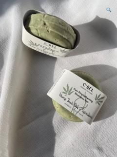 Shampoing solide chanvre & spiruline – pour cheveux gras, fait main en Belgique / Shampoo bar hennep & spirulina – voor vet haar, handgemaakt / Hemp & spirulina solid shampoo – for oily hair, handmade in Belgium C'Bel_Chiara