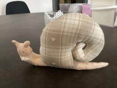 Objet déco malin et poétique, escargot cousu main sur pot multifonction belge / Poëtisch accessoire met stoffen slak, handgemaakt in België / Poetic fabric snail accessory, handmade in Belgium, multipurpose gift idea