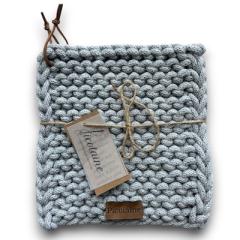 Foto van het artikel Set lichtgrijze pannenlappen – Gerecycled katoen, handgebreid