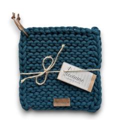 Foto van het artikel Set pauwblauwe pannenlappen – Handgebreid uit gerecycled katoen