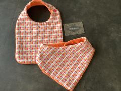 Duo de bavoirs pour bébé en coton doux, fait main, cadeau utile et artisanal / Set van twee handgemaakte baby slabbetjes, ideaal geboortecadeau / Two handmade baby bibs in soft cotton, useful and thoughtful baby gift