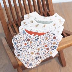Bavoirs bandana pour bébé faits main en Belgique, idée cadeau pratique et mignonne / Handgemaakte baby slabbetjes uit België, schattig én nuttig geschenk / Handmade Belgian baby bandana bibs – useful and adorable gift set