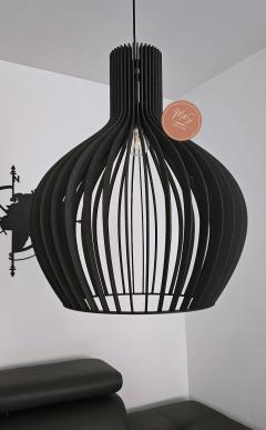Suspension artisanale noire, forme ovale élégante pour un éclairage design / Ambachtelijke zwarte hanglamp, elegante ovale vorm voor stijlvolle verlichting / Handmade black oval pendant lamp, sleek and elegant look