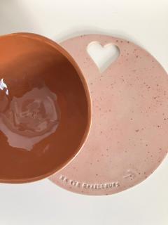 Ensemble petit déjeuner en céramique rose, bol et dessous assortis, fait main en Belgique / Roze keramisch ontbijtsetje met kom en onderzetter, handgemaakt in België / Pink handmade ceramic breakfast set with matching bowl and coaster, made in Belgium