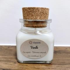 Bougie parfumée à la vanille en cire végétale – pot élégant pour un cadeau doux et naturel / Geurkaars van plantaardige was met vanille – elegant potje voor een warm geschenk / Vanilla scented candle in plant-based wax – elegant jar for a gentle, natural gift. Ouistiti